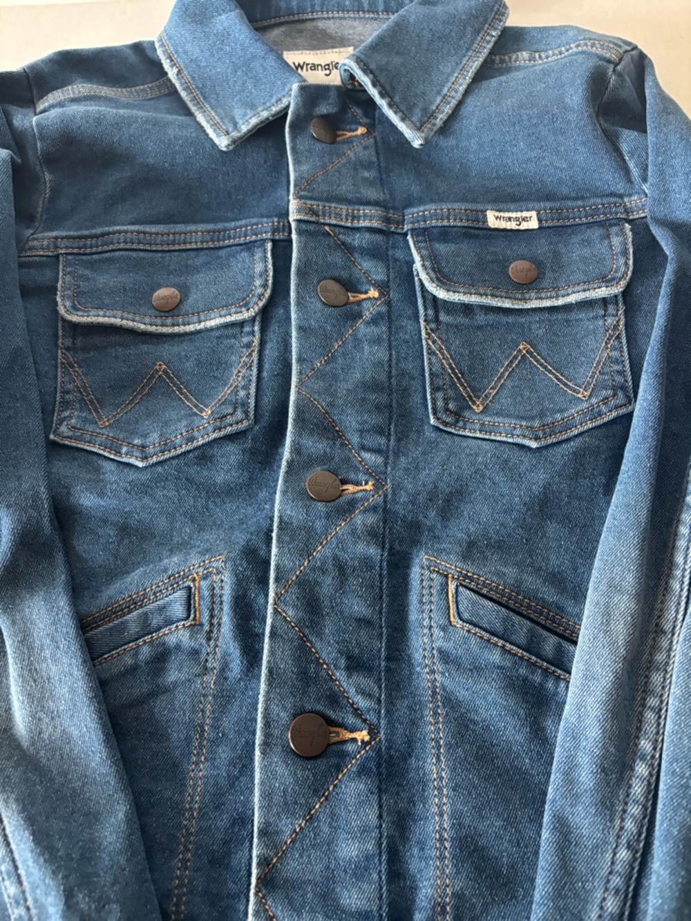 Wrangler Women's Light Blue Denim Jacket With Pockets,Wrangler Embossed Buttons